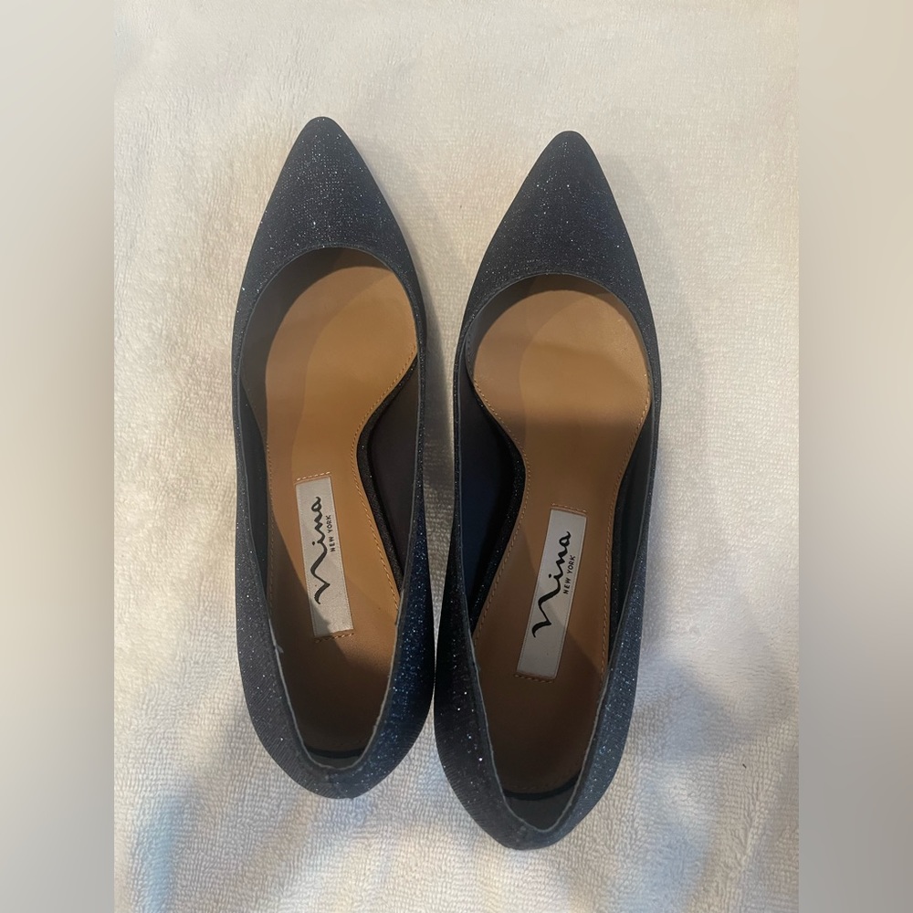 Navy heels 7.5 great condition